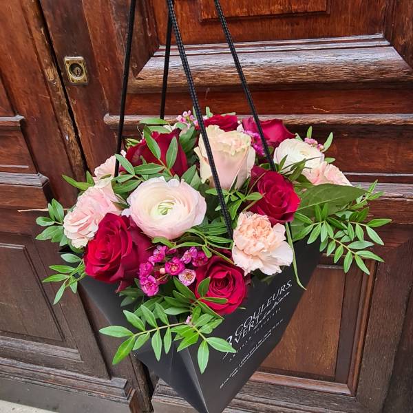 bouquet avec reserve d'eau rouge et rose à lyon